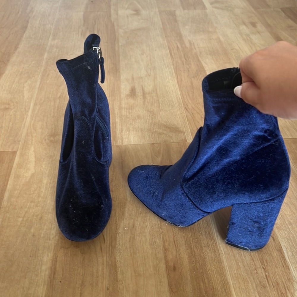 Steve Madden suede blue booties